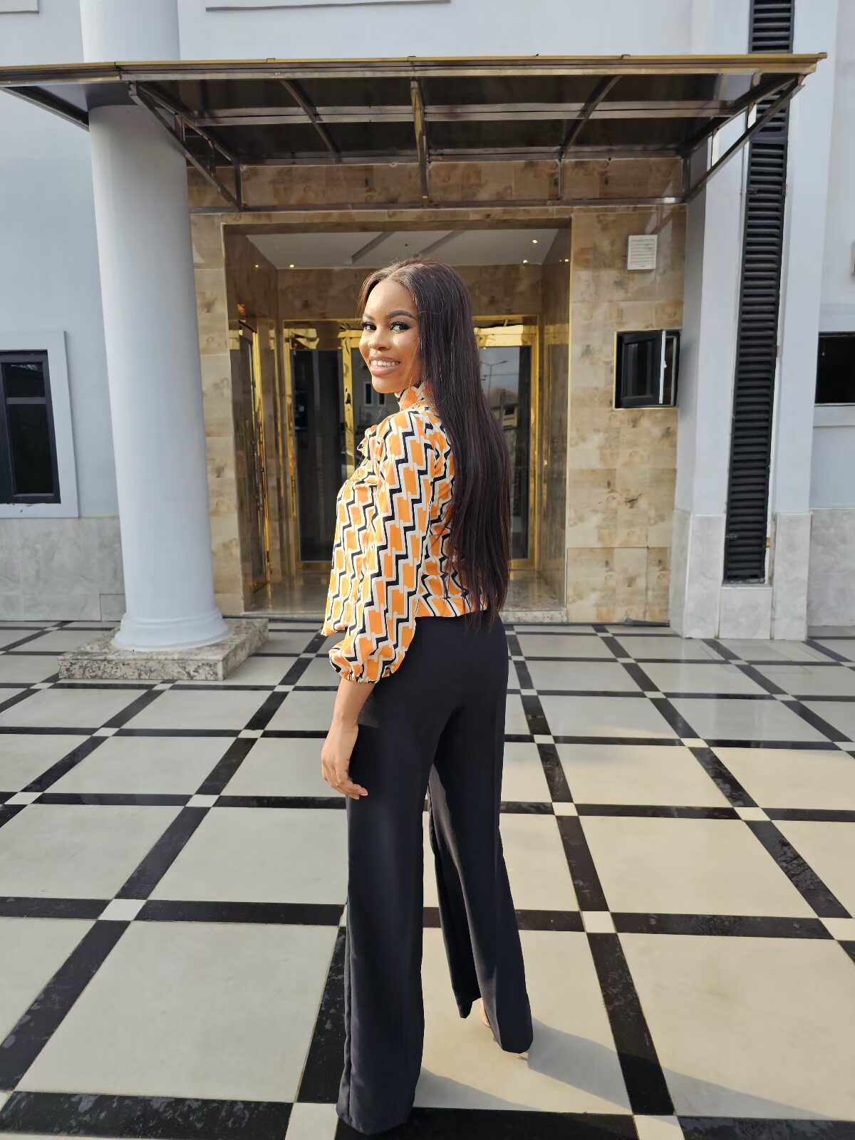 PRINT YELLOW & BLACK BLOUSE - Image 3