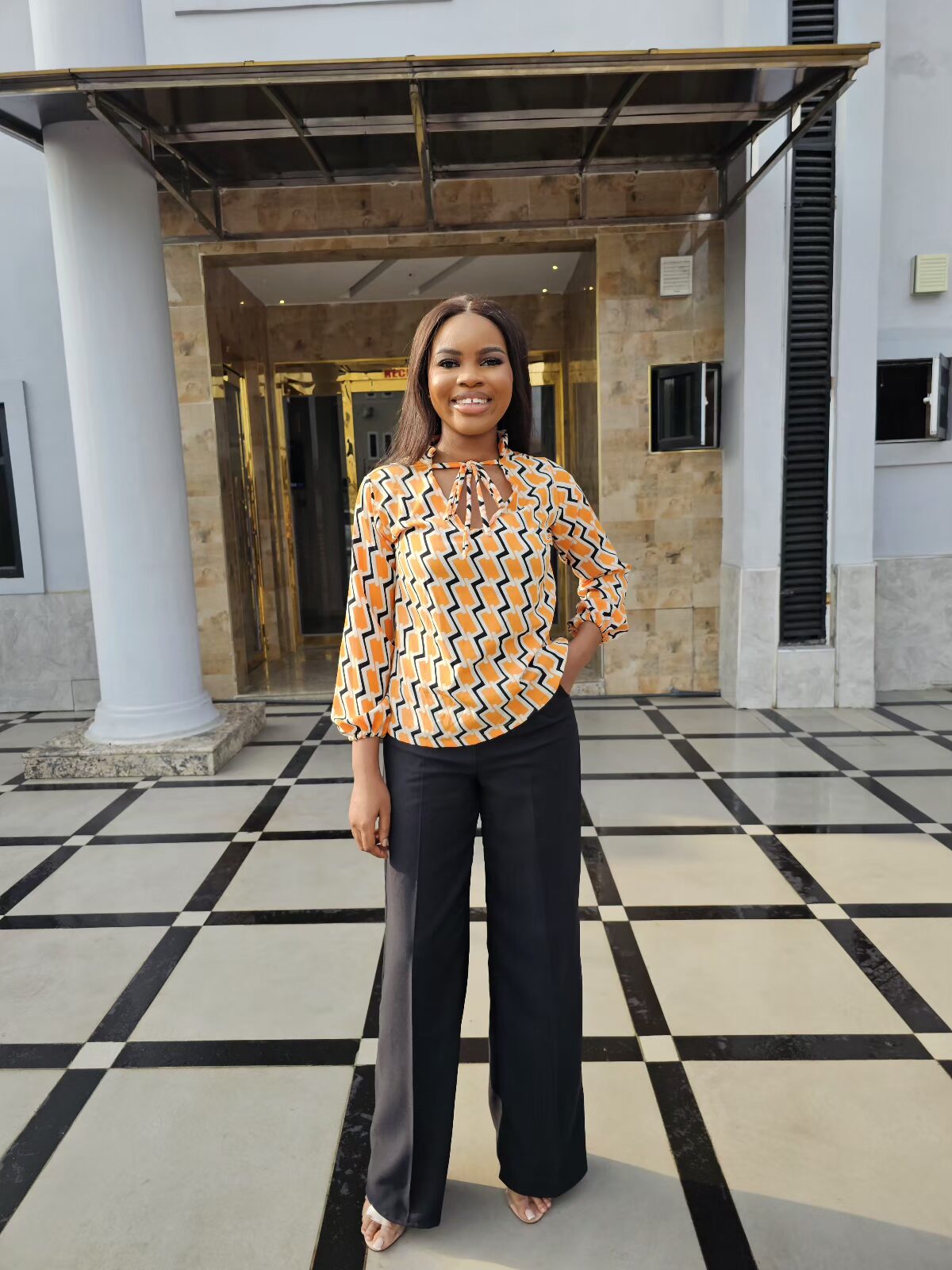 PRINT YELLOW & BLACK BLOUSE - Image 2